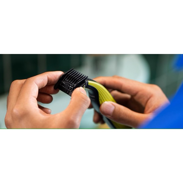 Чоловіча електробритва Philips OneBlade QP2721/20 black