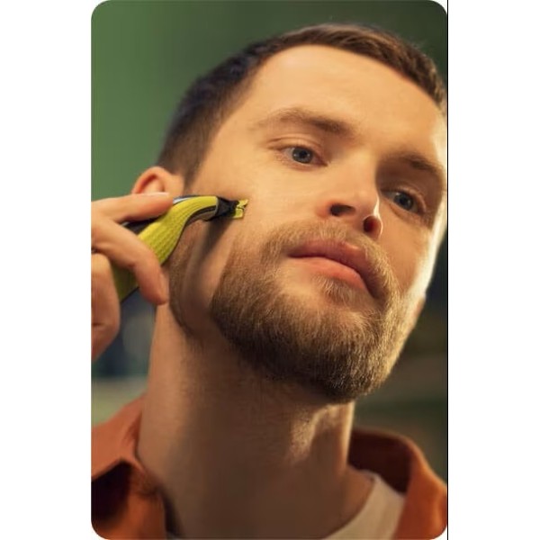 Чоловіча електробритва Philips OneBlade QP2721/20 black