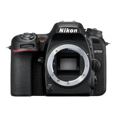 Дзеркальна камера Nikon D7500 Body