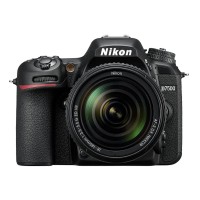 Дзеркальна камера Nikon D7500 + AF-S DX 18-140 мм ED VR